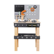 Holzwerkstatt mit Werkzeugen