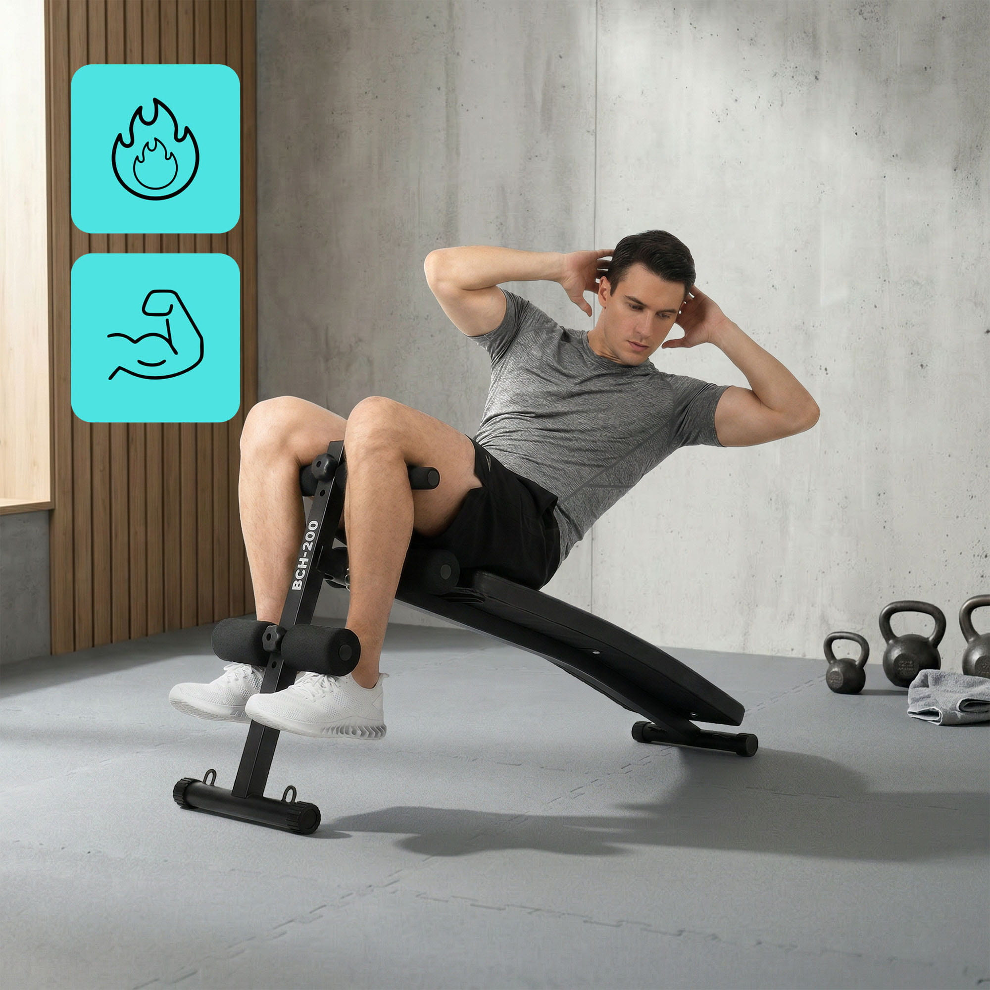 Schräge Trainingsbank für Bauchtraining und Kurzhantelübungen.