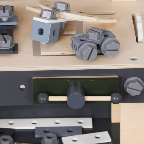 Holzwerkstatt mit Werkzeugen