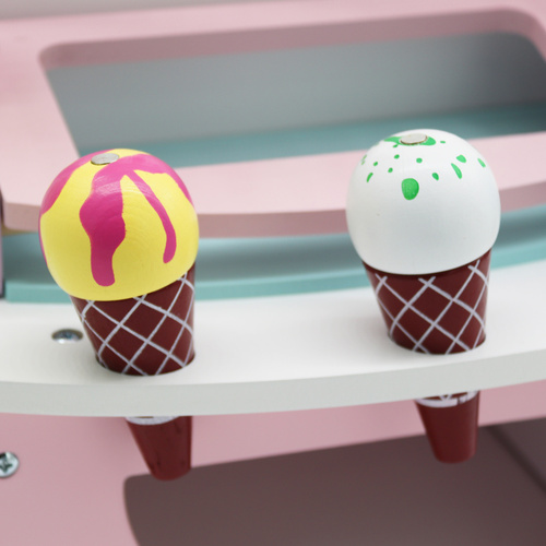 Eisdiele aus Holz auf Rollen