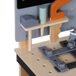 Holzwerkstatt mit Werkzeugen